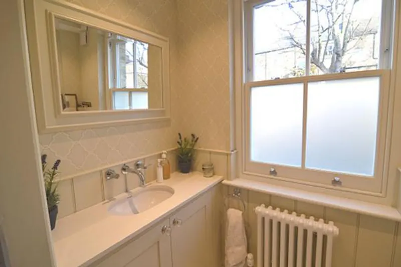 Bathroom at Bright Shepherd's Bush terrace, B1768 (photo 26)