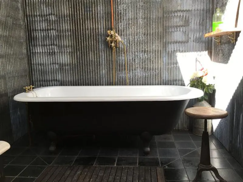 Bathroom at Film location C878 in Worcestershire (photo 4)