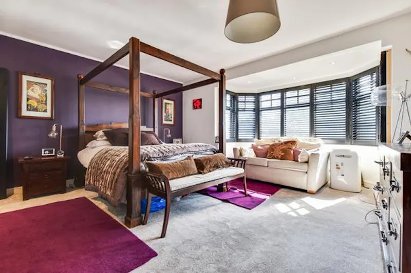 Bedroom at Film location D2309 in London (photo 17)