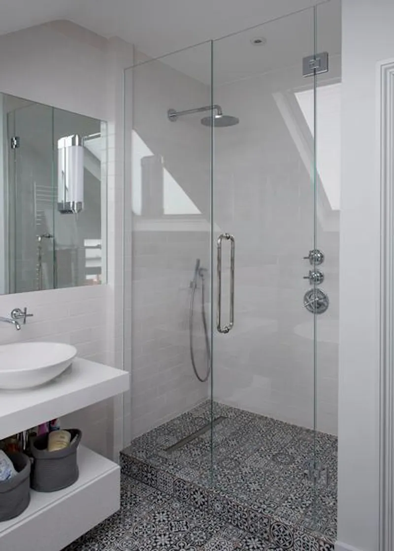 Bathroom at Contemporary Wimbledon home, B1772 (photo 18)