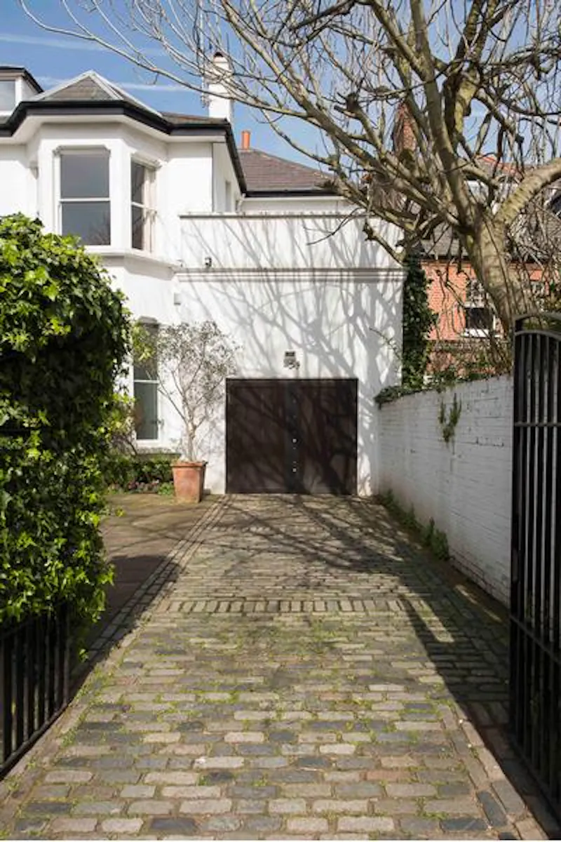 Driveway at Stunning Hampstead Villa, B1770 (photo 30)