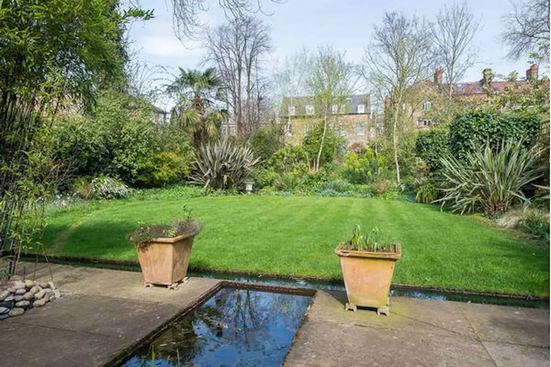 Garden at Stunning Hampstead Villa, B1770 (photo 34)