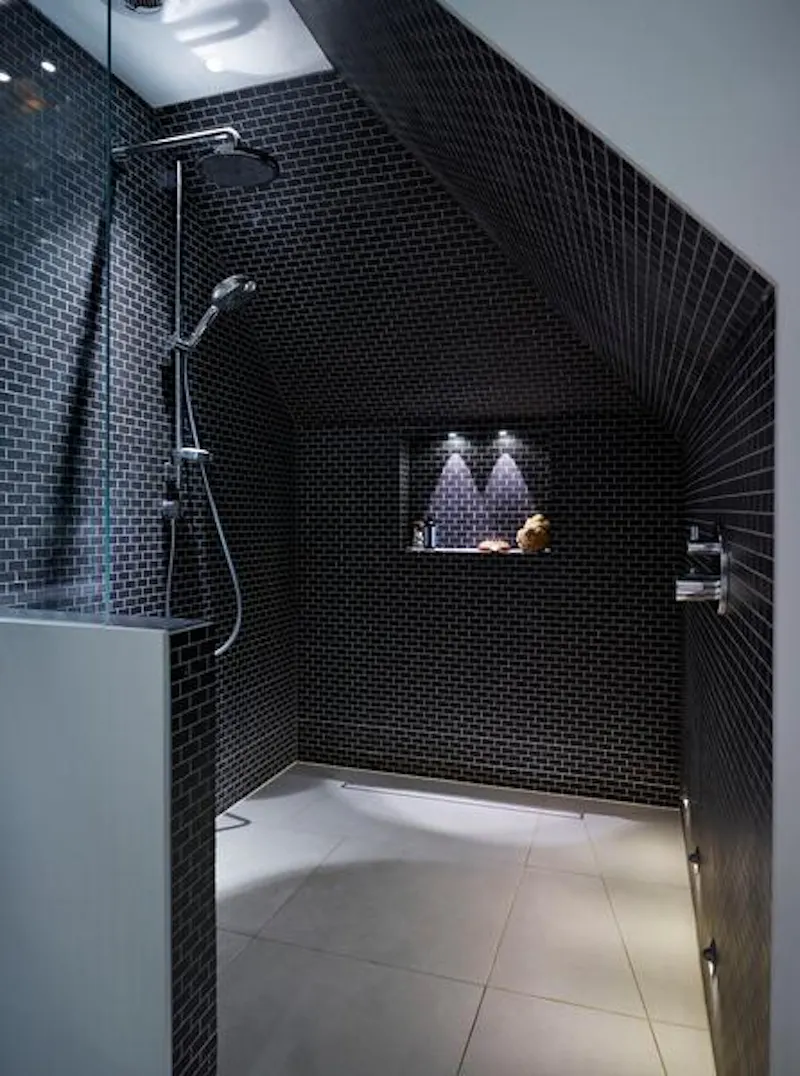 Shower at Acton family home, B1771 (photo 22)