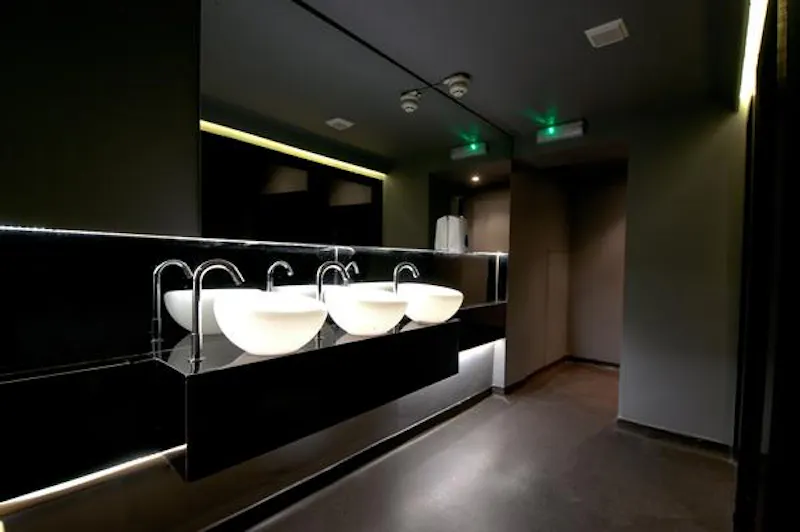 Bathroom at Iconic Brixton Venue, R813 (photo 25)