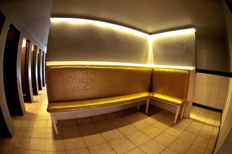 Bathroom at Iconic Brixton Venue, R813 (photo 28)