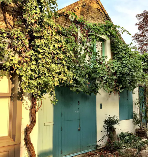 Rustic Camberwell mews, F1145