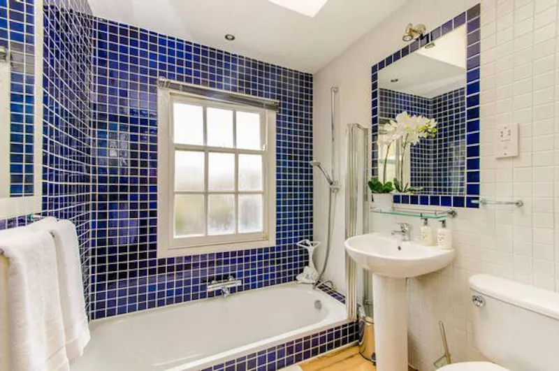 Bathroom at Townhouse flat in Angel, F1146 (photo 3)