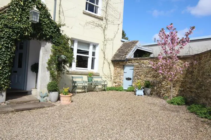 Stunning stroud house, B1773 (photo 4)
