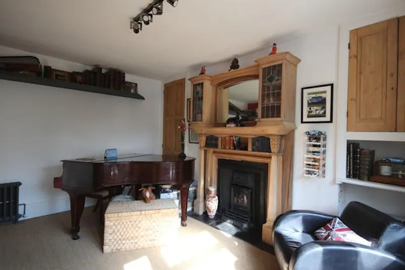 Fireplace at Stunning stroud house, B1773 (photo 13)