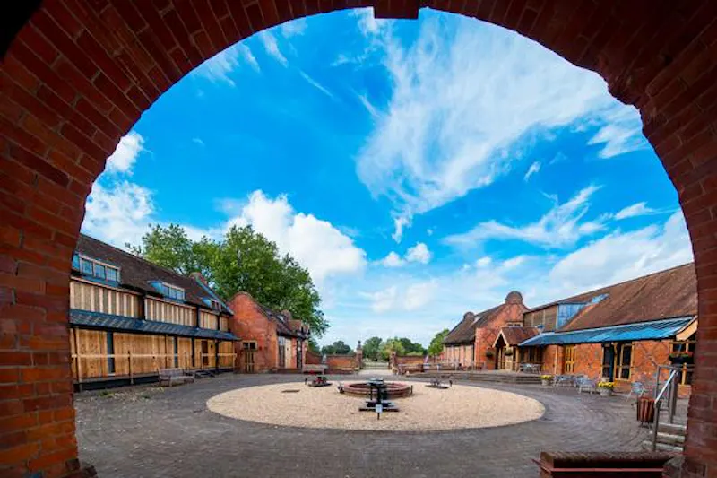 Elizabethan estate in Water End, G303 (photo 2)