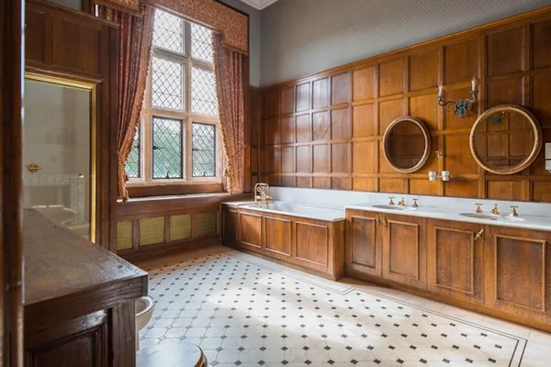 Bathroom at Elizabethan estate in Water End, G303 (photo 31)