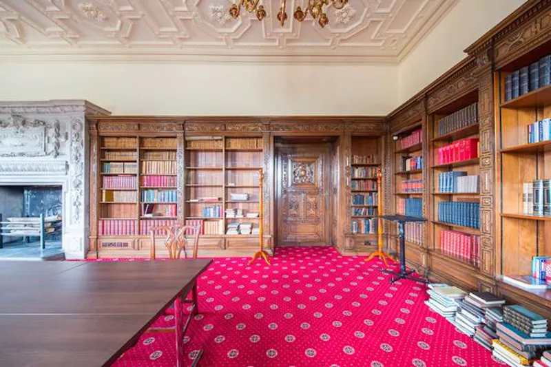 Library at Elizabethan estate in Water End, G303 (photo 53)