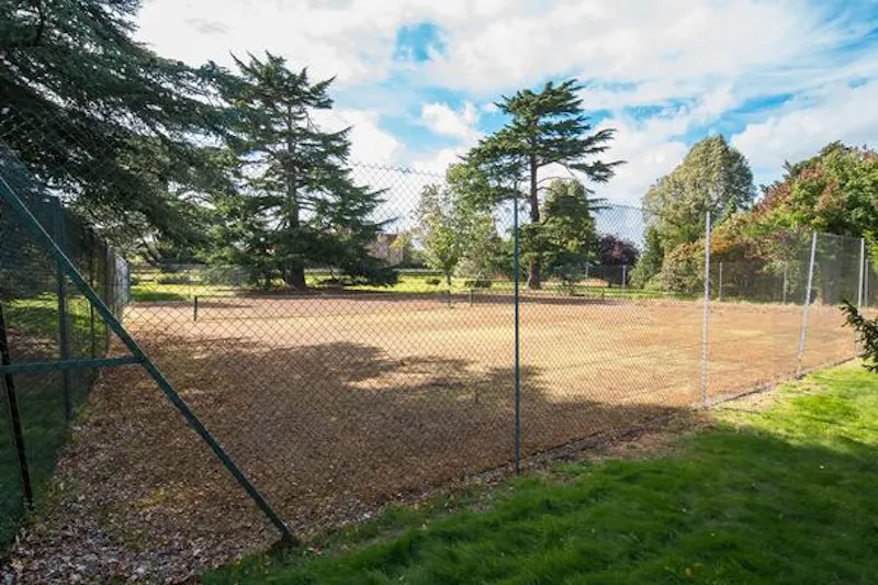 Tennis court at Elizabethan estate in Water End, G303 (photo 92)