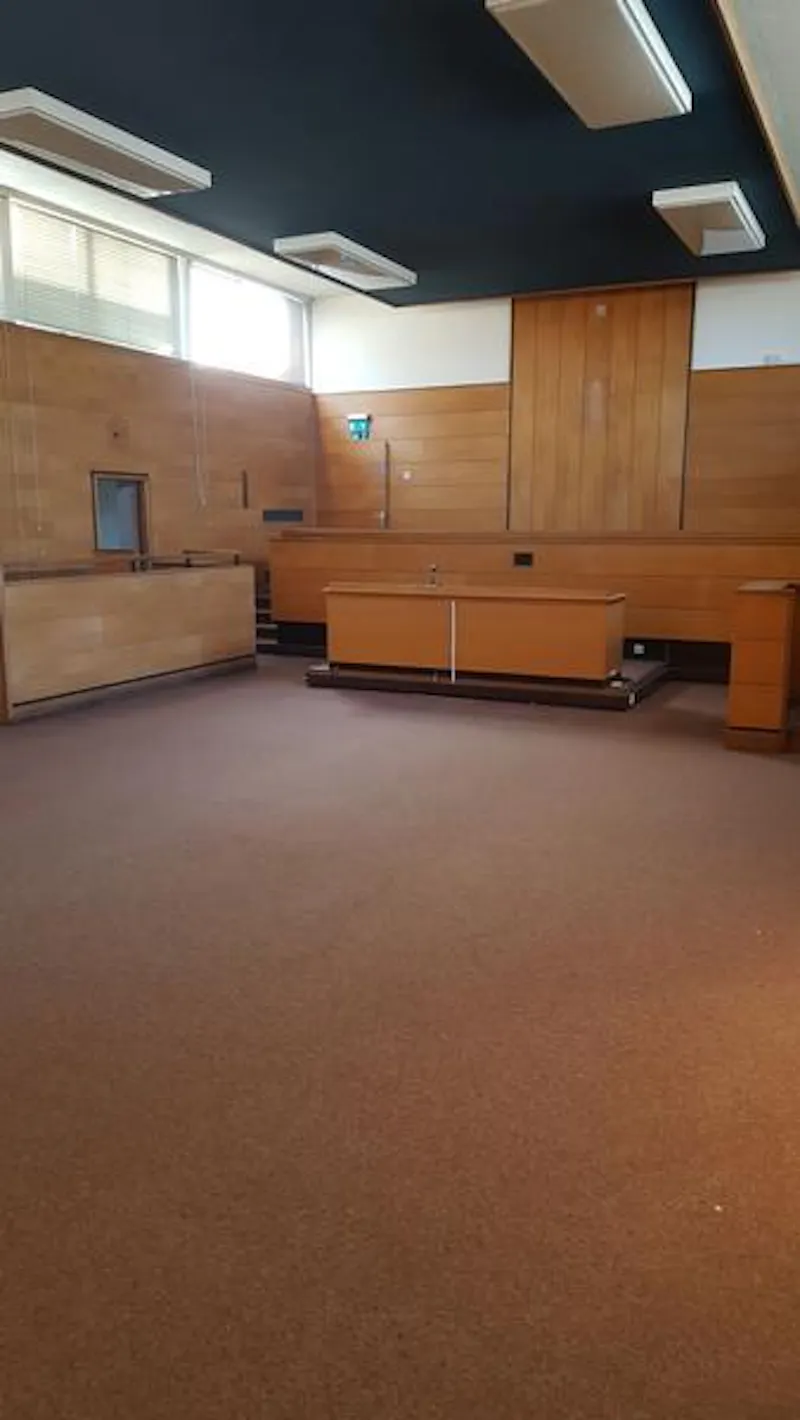 Bracknell Magistrates Court, P597 (photo 2)