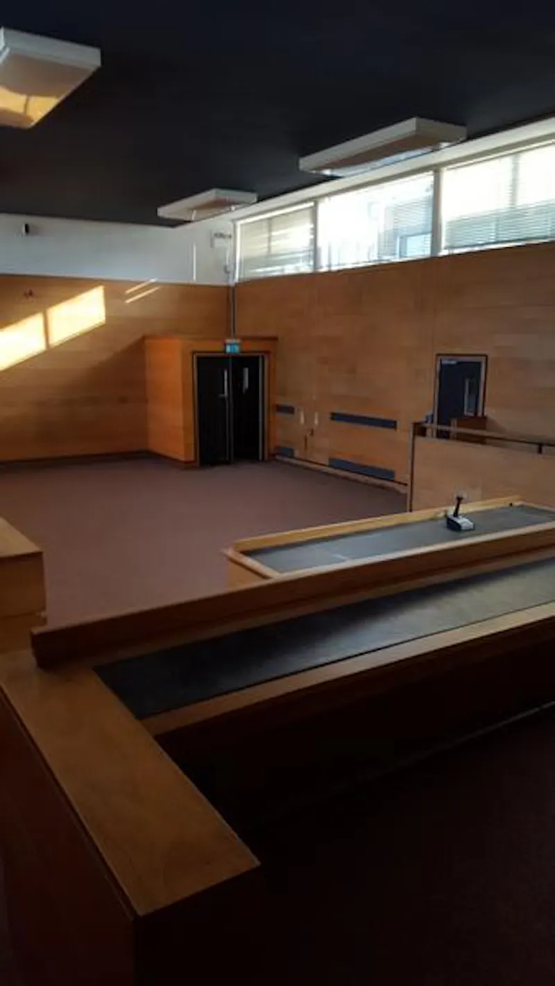 Bracknell Magistrates Court, P597 (photo 4)