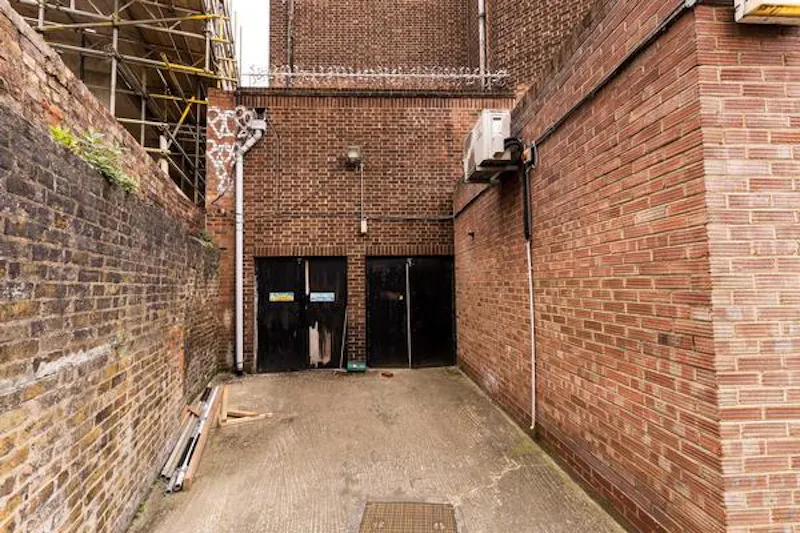 Courtyard at Camberwell theatre space, N428 (photo 8)