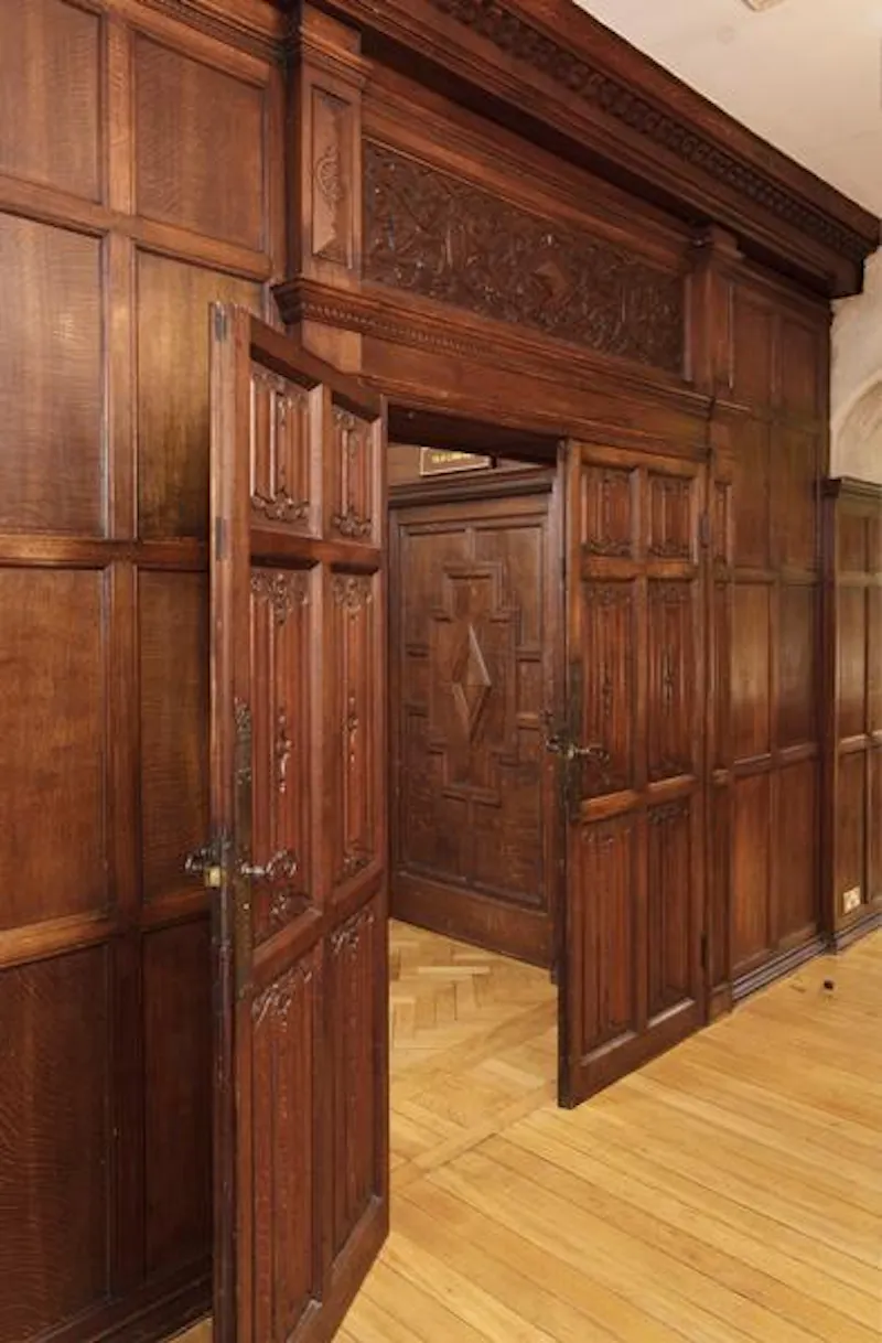 Panelling at Gothic Cambridge manor house, M307 (photo 9)