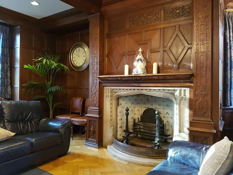 Panelling at Gothic Cambridge manor house, M307 (photo 13)