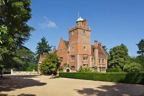 Gothic Cambridge manor house, M307