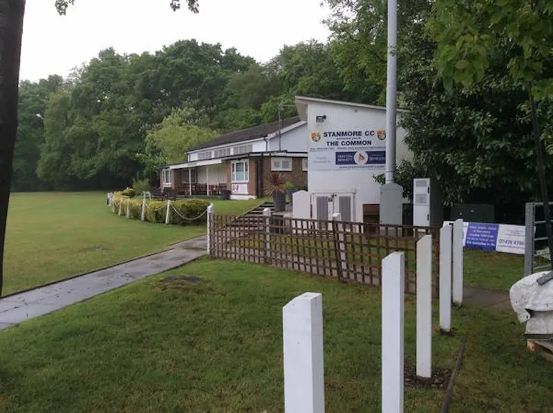 Cricket club with lake in Stanmore, V156 (photo 2)