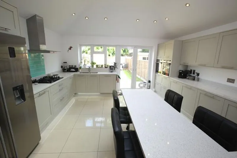 Kitchen at Film location D2314 in Surrey (photo 2)