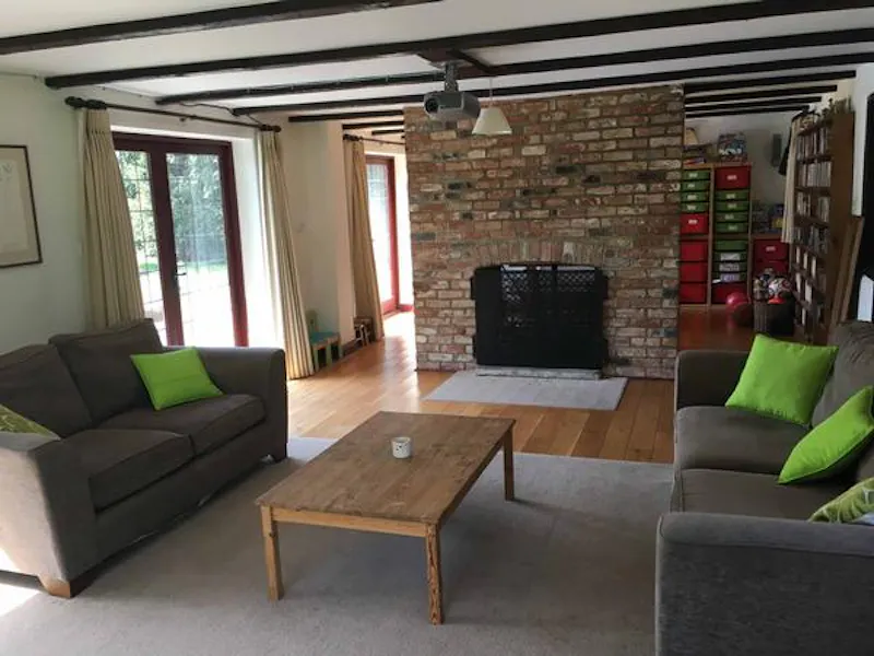 Exposed brick at Film location C881 in Buckinghamshire (photo 7)