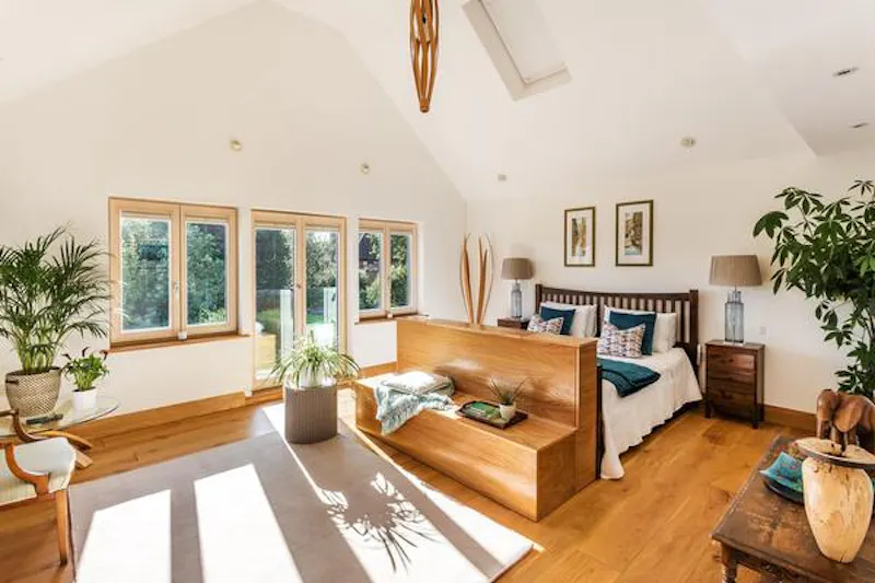 Bedroom at Woking pool house, D2316 (photo 34)