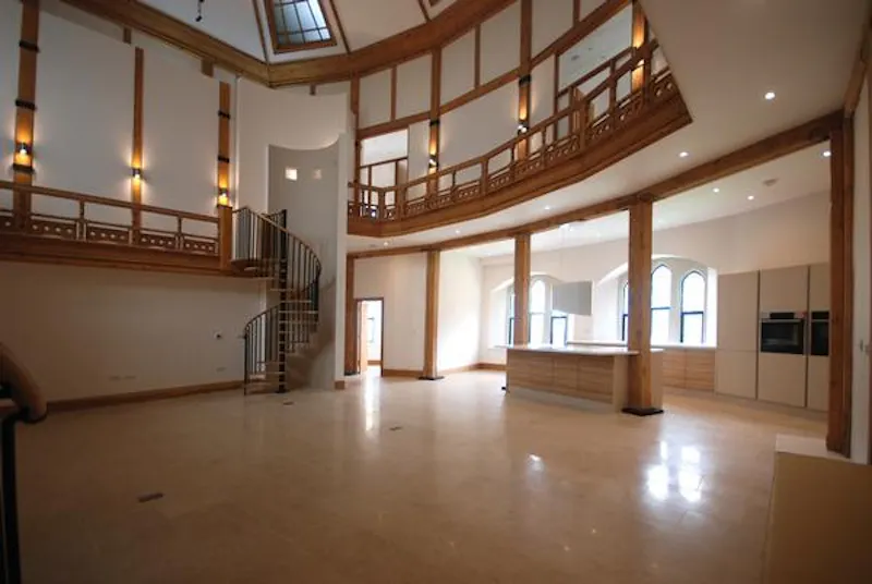 Film location CH103 in Surrey (photo 3)