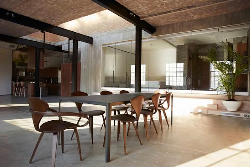 Dining room at Tower Hamlets loft apartment, K417 (photo 6)