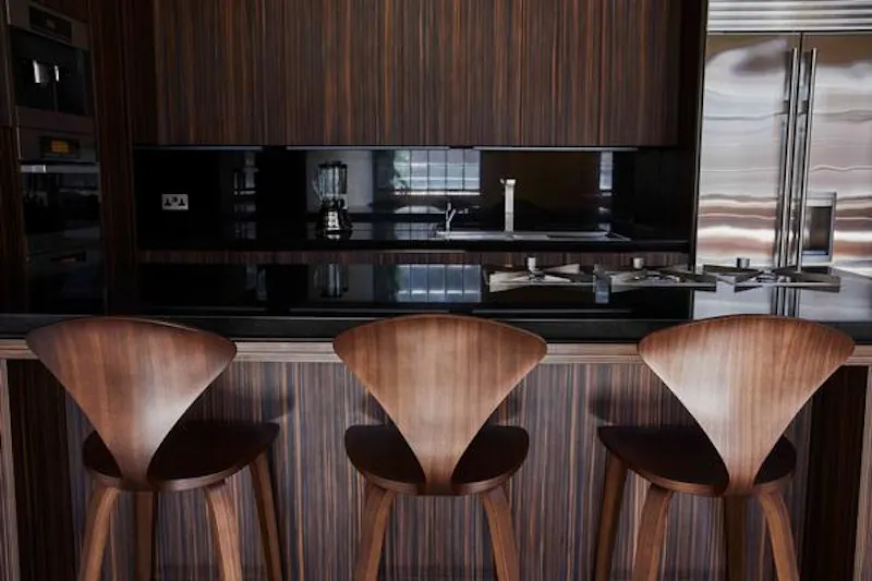 Kitchen island at Tower Hamlets loft apartment, K417 (photo 4)