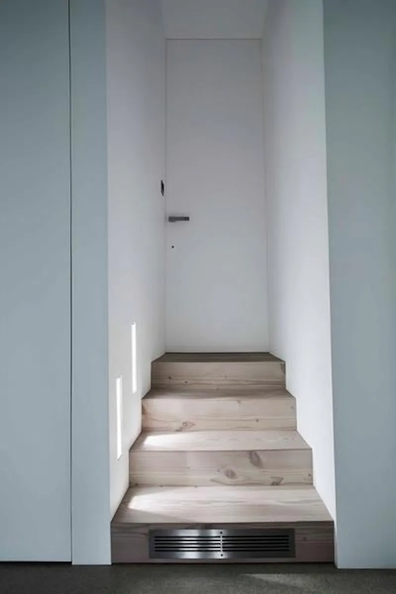 Staircase at Tower Hamlets loft apartment, K417 (photo 14)