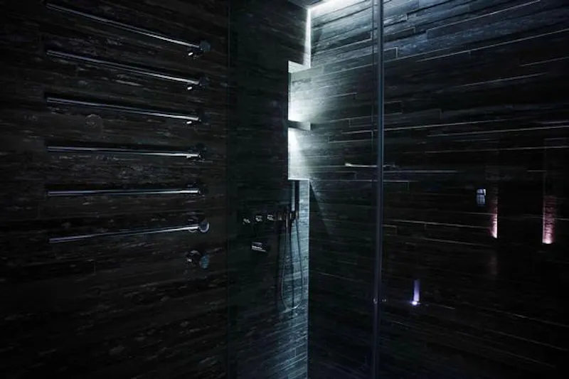 Shower at Tower Hamlets loft apartment, K417 (photo 27)