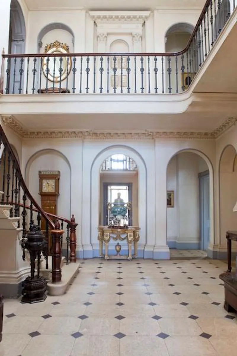 Tiled at Neo-classical Bedford house, A1438 (photo 5)
