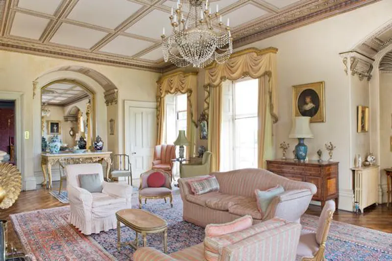 Drawing room at Neo-classical Bedford house, A1438 (photo 11)