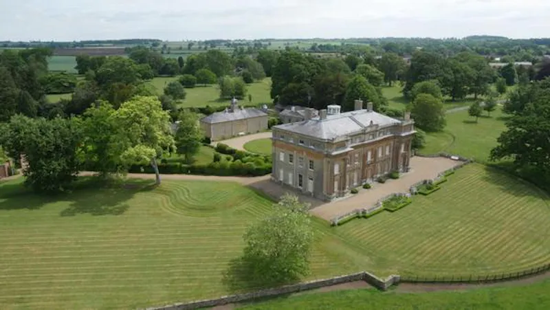 Neo-classical Bedford house, A1438 (photo 30)