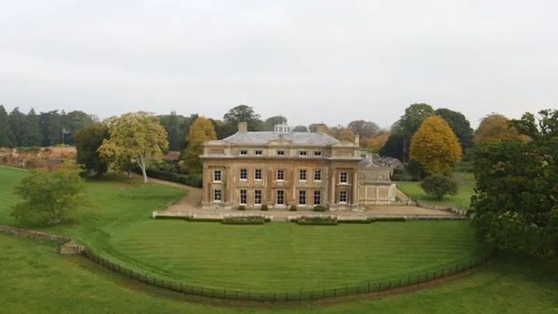 Neo-classical Bedford house, A1438 (photo 35)