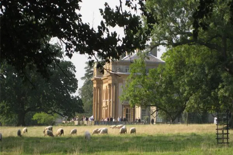 Neo-classical Bedford house, A1438 (photo 36)
