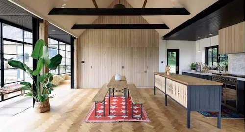 Simple, sparse Faversham barn, C883