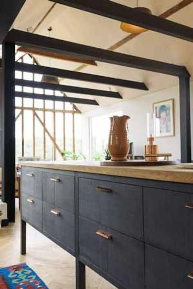 Simple, sparse Faversham barn, C883 (photo 9)