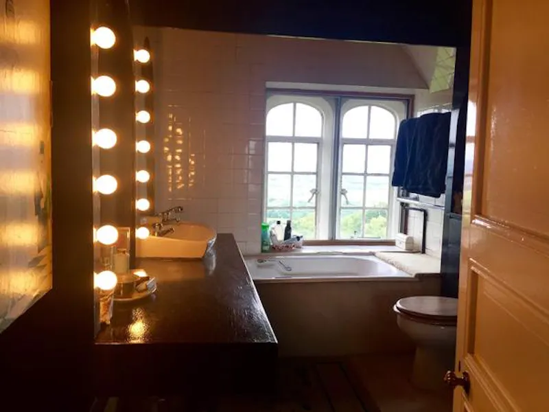 Bathroom at Film location E439 in Gloucestershire (photo 16)