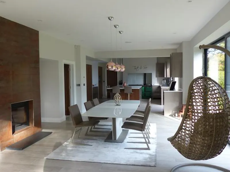 Open plan at Film location D2318 in Surrey (photo 6)