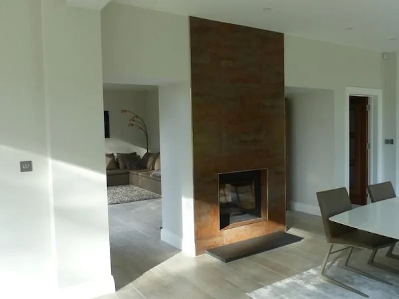 Fireplace at Film location D2318 in Surrey (photo 10)