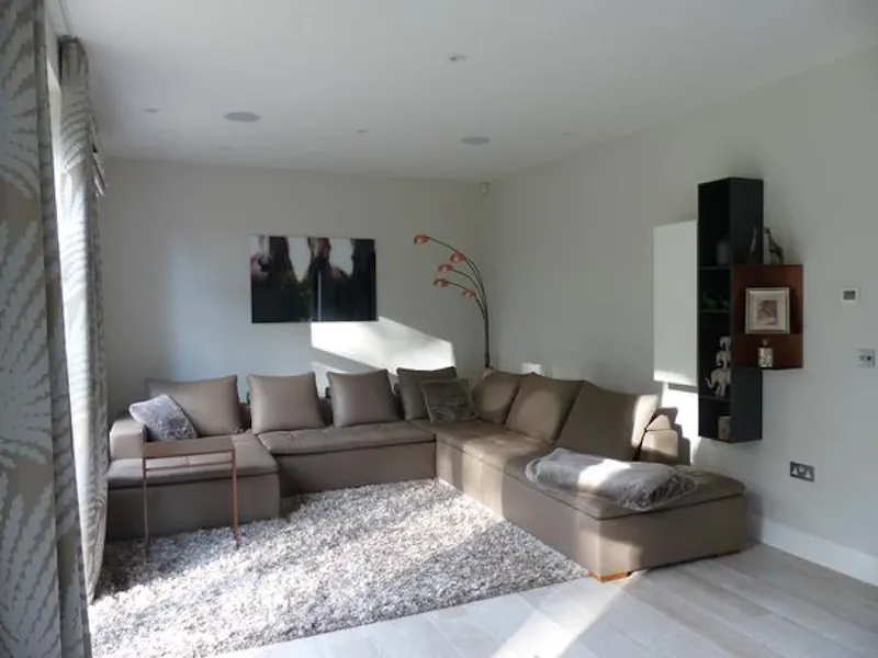 Living Room at Film location D2318 in Surrey (photo 12)