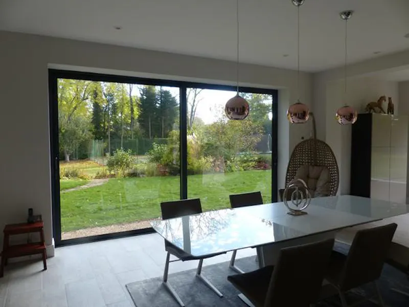 Film location D2318 in Surrey (photo 14)