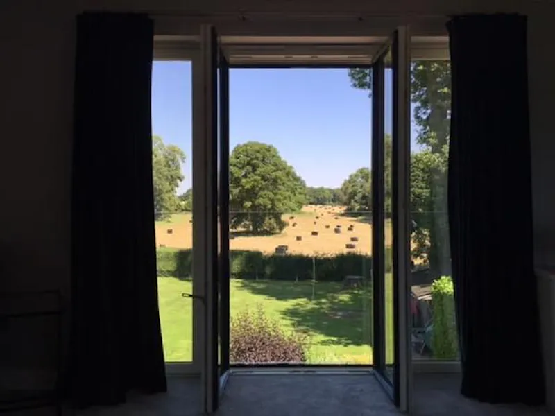 Film location D2318 in Surrey (photo 23)