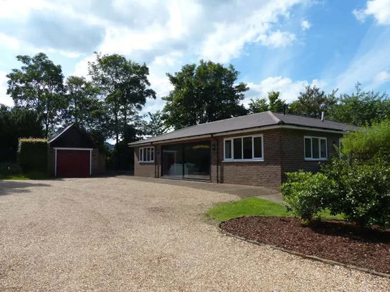 Film location D2318 in Surrey (photo 36)