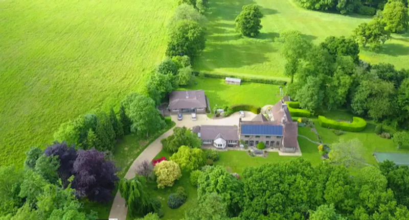 Film location D2318 in Surrey (photo 39)