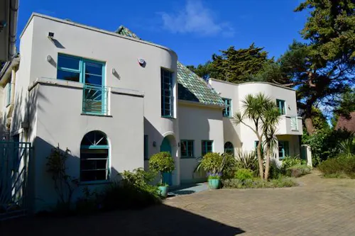 Quirky Poole deco house, D2319
