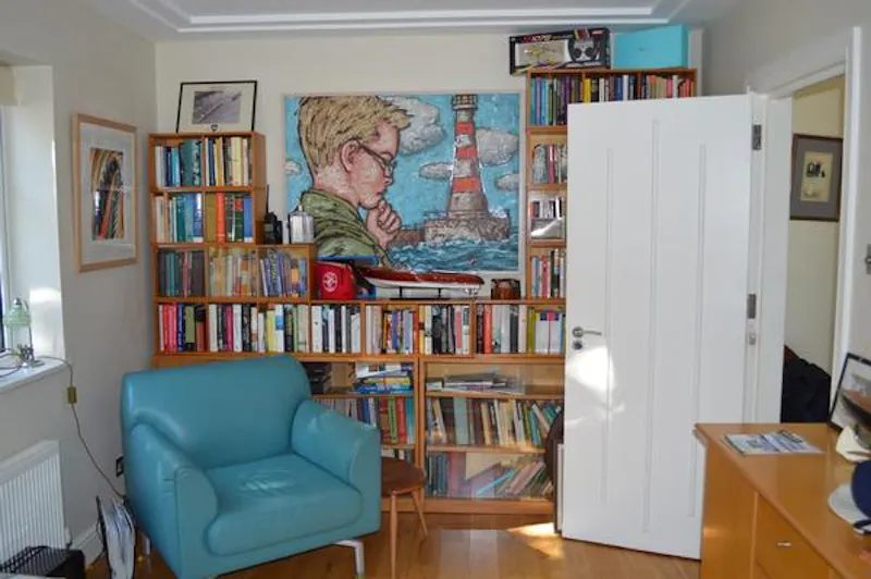 Library at Quirky Poole deco house, D2319 (photo 11)