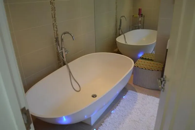 Bathroom at Quirky Poole deco house, D2319 (photo 32)